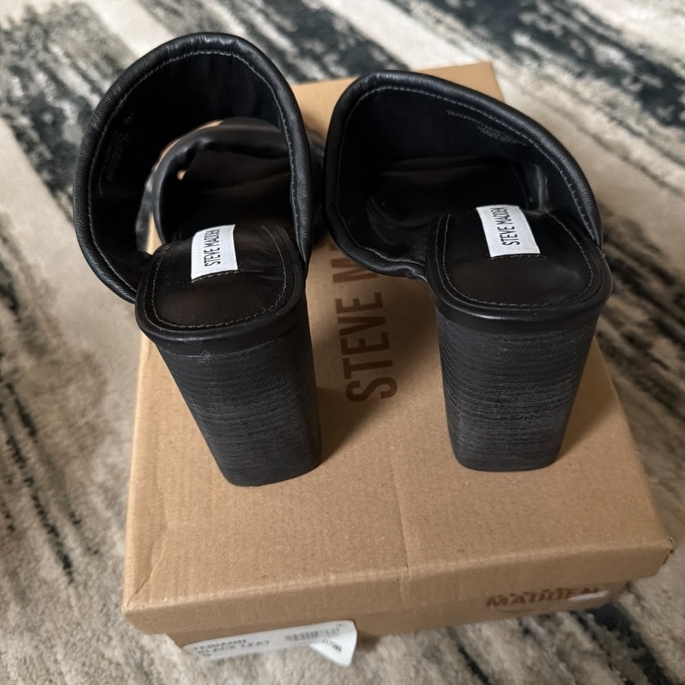 Steve Madden Teriann Women’s Black Leather Square open toe 4" heel sandal 9 - Picture 6 of 6